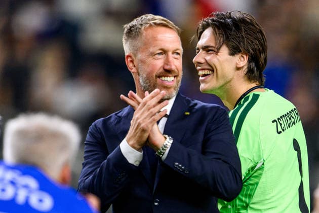 260625 Head coach Graham Potter and goalkeeper Jacob Widell Zetterström of Sweden after the FIFA World Cup, WM, Weltmeisterschaft, Fussball 2026 football match between Japan and Sweden on June 25, 2026 in Dallas. Photo: Petter Arvidson BILDBYRAN kod PA PA1259 bbeng fotboll football soccer fotball vm fotbolls-vm fotball-vm fotbolls-vm 2026 fifa world cup 2026 sverige sweden sverige a japan *** June 25, 2026: Head coach Graham Potter and goalkeeper Jacob Widell Zetterström of Sweden after the 2026 FIFA World Cup soccer match between Japan and Sweden on June 25, 2026 in Dallas. Photo by Petter Arvidson, BILDBYRAN. Code: PA PA1259 bbeng soccer football fotball World Cup soccer World Cup 2026 FIFA World Cup 2026 Sweden Sweden A Japan  Copyright: PETTERxARVIDSON BB260625PA224