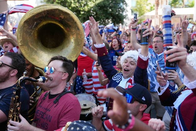 FIFA World Cup, WM, Weltmeisterschaft, Fussball 2026 - Group D - Turkey vs USA Blake Maday of Dallas (center right) chants as USA fans march towards LA Stadium before FIFA World Cup 2026 group stage match Turkey against USA, in Los Angeles, Califronia, USA, 25 June 2026. LOS ANGELES United States  Copyright: xSCOTTxSTRAZZANTEx