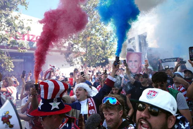 FIFA World Cup, WM, Weltmeisterschaft, Fussball 2026 - Group D - Turkey vs USA Blake Maday of Dallas (bottom center left) chants as USA fans march towards LA Stadium before the FIFA World Cup 2026 group stage match Turkey against USA, in Los Angeles, Califronia, USA, 25 June 2026. LOS ANGELES United States  Copyright: xSCOTTxSTRAZZANTEx