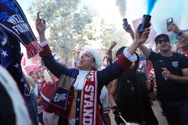 FIFA World Cup, WM, Weltmeisterschaft, Fussball 2026 - Group D - Turkey vs USA Blake Maday of Dallas chants as USA fans march towards LA Stadium before the FIFA World Cup 2026 group stage match Turkey against USA, in Los Angeles, Califronia, USA, 25 June 2026. LOS ANGELES United States  Copyright: xSCOTTxSTRAZZANTEx