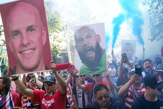 FIFA World Cup, WM, Weltmeisterschaft, Fussball 2026 - Group D - Turkey vs USA USA fans march towards LA Stadium before the FIFA World Cup 2026 group stage match Turkey against USA, in Los Angeles, Califronia, USA, 25 June 2026. LOS ANGELES United States  Copyright: xSCOTTxSTRAZZANTEx