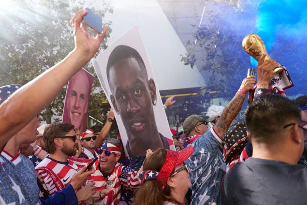 FIFA World Cup, WM, Weltmeisterschaft, Fussball 2026 - Group D - Turkey vs USA USA fans march towards LA Stadium before the FIFA World Cup 2026 group stage match Turkey against USA, in Los Angeles, Califronia, USA, 25 June 2026. LOS ANGELES United States  Copyright: xSCOTTxSTRAZZANTEx