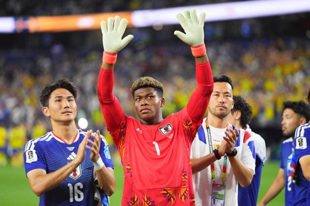FIFA World Cup, WM, Weltmeisterschaft, Fussball 2026 - Group F - Japan vs Sweden Goalkeeper Zion Suzuki of Japan and his teammates greet supporters after the FIFA World Cup 2026 group stage match Japan against Sweden, in Dallas, Texas, USA, 25 June 2026. DALLAS United States  Copyright: xJEFFREYxMCWHORTERx