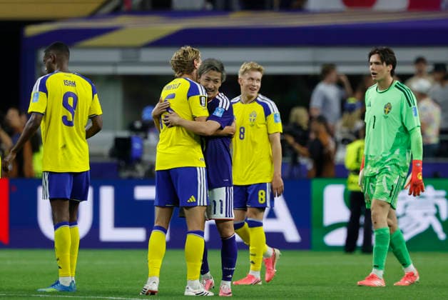 Jesper Karlstrom (L) of Sweden and Daizen Maeda of Japan react after the FIFA World Cup, WM, Weltmeisterschaft, Fussball 2026 Group F match between Japan and Sweden at AT&T Stadium in Dallas, USA, 25 June 2025. FIFA World Cup 2026 - Group F - Japan vs. Sweden !ACHTUNG: NUR REDAKTIONELLE NUTZUNG!  Copyright: xMariscalx GR5306 20260626-55020712887_1