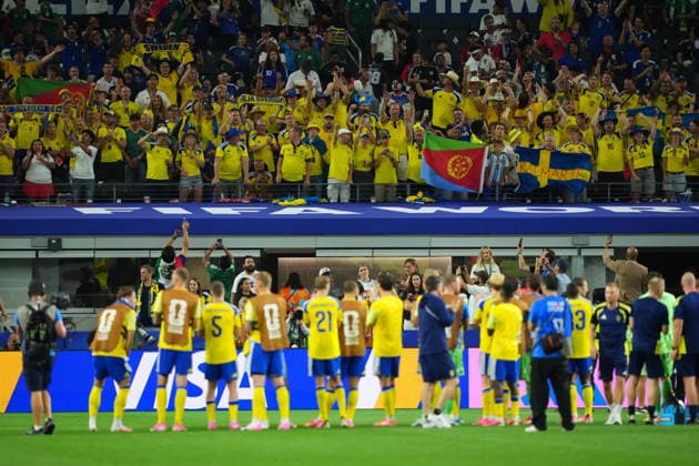 FIFA World Cup, WM, Weltmeisterschaft, Fussball 2026 - Group F - Japan vs Sweden Players of Sweden greet their supporters after the FIFA World Cup 2026 group stage match Japan against Sweden, in Dallas, Texas, USA, 25 June 2026. DALLAS United States  Copyright: xJEFFREYxMCWHORTERx