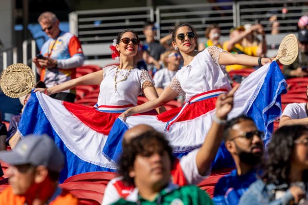 SANTA CLARA, CA - JUNE 25: Fans of Paraguay are ready before the FIFA World Cup, WM, Weltmeisterschaft, Fussball Group D match between Paraguay and Australia on June 25, 2026 at San Francisco Bay Area Stadium in Santa Clara, CA. (Photo by Bob Kupbens Icon Sportswire) SOCCER: JUN 25 FIFA World Cup 26 Group D - Paraguay vs Australia EDITORIAL USE ONLY Icon260625003