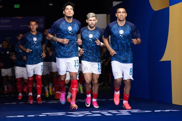 FIFA World Cup, WM, Weltmeisterschaft, Fussball 2026 - Group D - Paraguay vs Australia Players of Paraguay runs out for warmups ahead of the FIFA World Cup 2026 group stage match Paraguay against Australia, in Santa Clara, Califronia, USA, 25 June 2026. SANTA CLARA United States  Copyright: xBENJAMINxFANJOYx
