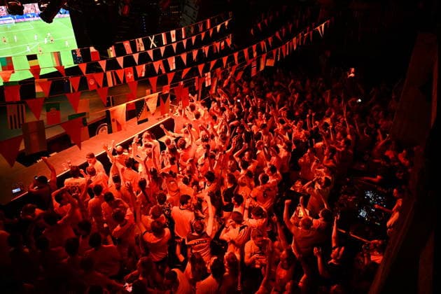 Dutch supporters gather in Rotterdam for Netherlands-Tunisia World Cup match ROTTERDAM, NETHERLANDS - JUNE 26: Dutch football supporters dressed in orange gather across Rotterdam to watch the Netherlands face Tunisia in the FIFA World Cup, WM, Weltmeisterschaft, Fussball in Rotterdam, Netherlands on June 26, 2026. Fans filled public viewing areas, cafes and city squares, creating a vibrant atmosphere as they cheered on the national team, Nationalteam during the group-stage fixture. Mouneb Taim Anadolu Rotterdam Netherlands. Editorial use only. Please get in touch for any other usage.  Copyright: x2026xAnadoluxMounebxTaimx