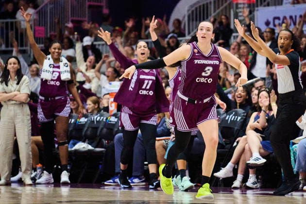 June 25, 2026, Toronto, On, Canada: Toronto Tempo s Marina Mabrey (3) celebrates with her team behind her during second half WNBA, Basketball Damen, USA basketball action against the Los Angeles Sparks in Toronto, on Thursday, June 25, 2026. Canada News - June 25, 2026  - ZUMAc35_ 20260625_zaf_c35_127 Copyright: xSammyxKoganx