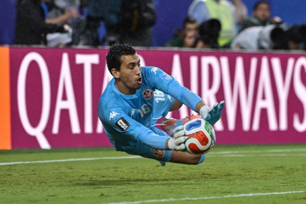 Aymen Dahmen of Tunisia dives and makes a save Tunisia v Netherlands, 2026 FIFA World Cup, WM, Weltmeisterschaft, Fussball 2026 Group F, International Football, Kansas City Stadium, Kansas City, USA - 25 Jun 2026Kansas Kansas City Stadium Missouri (MO) United States of America  Copyright: xTimxVizer Shutterstockx 16963088p