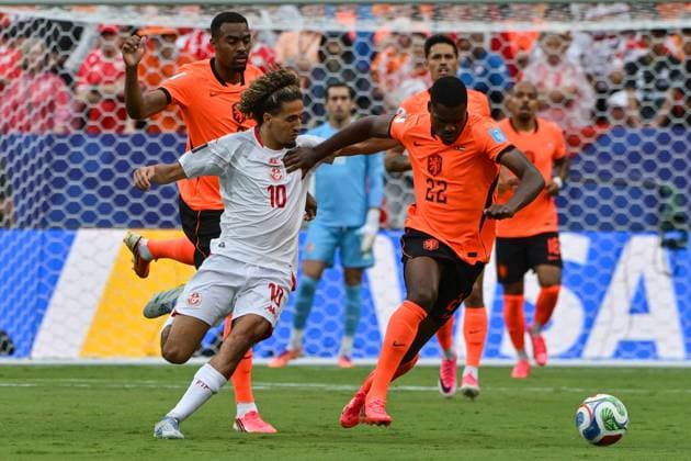 Hannibal Mejbri of Tunisia and Denzel Dumfries of the Netherlands battle for the ball Tunisia v Netherlands, 2026 FIFA World Cup, WM, Weltmeisterschaft, Fussball 2026 Group F, International Football, Kansas City Stadium, Kansas City, USA - 25 Jun 2026Kansas Kansas City Stadium Missouri (MO) United States of America  Copyright: xTimxVizer Shutterstockx 16963088q