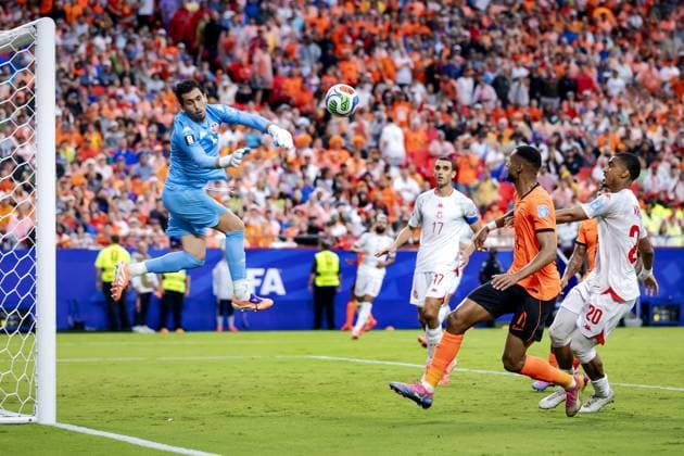 KANSAS - (lr) Tunisia goalkeeper Aymen Dahmen, Ellyes Skhiri of Tunisia, Cody Gakpo of the Netherlands and Yan Valery of Tunisia during the FIFA World Cup, WM, Weltmeisterschaft, Fussball 2026 Group F match between Tunisia and the Netherlands at Kansas City Stadium on June 25, 2026 in Kansas, United States. ROBIN VAN LONKHUIJSEN ANP FIFA World Cup 2026 group stage 2026 xVIxANPxSportx xxANPxIVx 562006771 originalFilename: 562006771.jpg