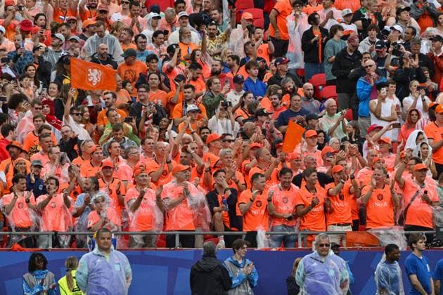 Netherlands fans in high spirits ahead of kick off Tunisia v Netherlands, 2026 FIFA World Cup, WM, Weltmeisterschaft, Fussball 2026 Group F, International Football, Kansas City Stadium, Kansas City, USA - 25 Jun 2026Kansas Kansas City Stadium Missouri (MO) United States of America  Copyright: xTimxVizer Shutterstockx 16963088i