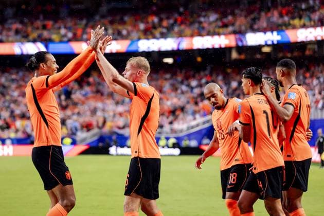 KANSAS - Virgil van Dijk of the Netherlands and Jan Paul van Hecke of the Netherlands celebrate the 3-1 during the 2026 FIFA World Cup, WM, Weltmeisterschaft, Fussball Group F match between Tunisia and the Netherlands at Kansas City Stadium on June 25, 2026, in Kansas, United States. ROBIN VAN LONKHUIJSEN ANP FIFA World Cup 2026 group stage 2026 xVIxANPxSportx xxANPxIVx 562006846 originalFilename: 562006846.jpg