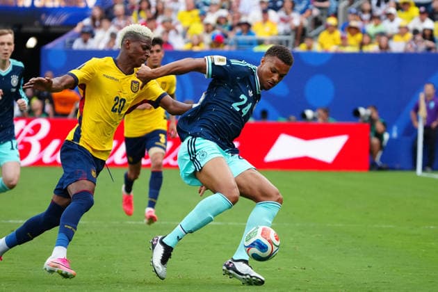 Malick Thiaw (Deutschland Germany) gegen Nilson Angulo (Ecuador, 20) - New York 25.06.2026: Deutschland vs. Ecuador, MetLife Stadium, World Cup 26 Gruppe E, 3. Spieltag *** Malick Thiaw (Germany) vs. Nilson Angulo (Ecuador), June 25, 2026, Germany vs. Ecuador, MetLife Stadium, World Cup 26, Group E, Matchday 3
