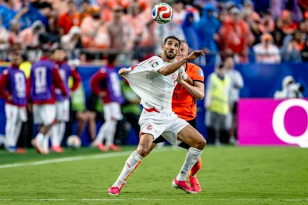 KANSAS CITY - (l-r) Hazem Mastouri of Tunisia and Jan Paul van Hecke of the Netherlands during the 2026 World Cup at Arrowhead Stadium on June 25, 2026 in Kansas City United States. (Photo by Stefan Koops EYE4IMAGES DeFodi Images) - *** KANSAS CITY l Hazem Mastouri of Tunisia and Jan Paul van Hecke of the Netherlands during the 2026 World Cup at Arrowhead Stadium on June 25, 2026, in Kansas City, United States. Photo by Stefan Koops, EYE4IMAGES, DeFodi Images