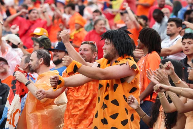 KANSAS CITY, MO - JUNE 25: Netherlands dance to the sone Links Rechts in the second half of the FIFA World Cup, WM, Weltmeisterschaft, Fussball 2026 Group F match between Tunisia and Netherlands on June 25, 2026 at Kansas City Stadium in Kansas City, MO. (Photo by Scott Winters Icon Sportswire) SOCCER: JUN 25 FIFA World Cup 26 Group F - Tunisia vs Netherlands EDITORIAL USE ONLY Icon2606250466