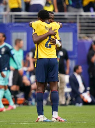 Ecuador v Germany, FIFA World Cup, WM, Weltmeisterschaft, Fussball 2026 Equador defender William Pacho (6) Equador defender FÃ lix Torres (2) celebrate winning during the Ecuador v Germany FIFA WORLD CUP 2026 Group E match at New York New Jersey Stadium, East Rutherford, United States on 25 June 2026 Credit: Eleanor Hoad Every Second Media Editorial use only. All images are copyright Every Second Media Limited. No images may be reproduced without prior permission. Copyright: xIMAGO EveryxSecondxMediax ESM-2050-0031 EleanorxHoadx xEveryxSecondxMediax