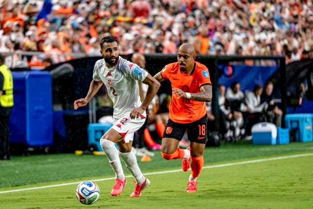 KANSAS CITY - (l-r) Ali Abdi of Tunisia and Donyell Malen of the Netherlands during the 2026 World Cup at Arrowhead Stadium on June 25, 2026 in Kansas City United States. (Photo by Stefan Koops EYE4IMAGES DeFodi Images) - *** KANSAS CITY l Ali Abdi of Tunisia and Donyell Malen of the Netherlands during the 2026 World Cup at Arrowhead Stadium on June 25, 2026, in Kansas City, United States. Photo by Stefan Koops, EYE4IMAGES, DeFodi Images