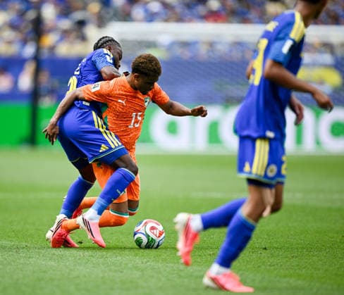 June 25, 2026, Philadelphia, Pennsylvania, United States: Curacao player, SHEREL FLORANUS (5) in action against Ivory Coast player, AMAD DIALLO (15) during the Group E World Cup match at Philadelphia Stadium World Cup 2026: Group E: Ivory Coast 2:0 Curacao  - ZUMArf1_ 20260625_spo_rf1_311 Copyright: xRickyxFitchettx