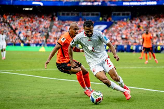 KANSAS CITY - (l-r) Donyell Malen of the Netherlands and .Ali Abdi of Tunisia during the 2026 World Cup at Arrowhead Stadium on June 25, 2026 in Kansas City United States. (Photo by Stefan Koops EYE4IMAGES DeFodi Images) - *** KANSAS CITY l Donyell Malen of the Netherlands and Ali Abdi of Tunisia during the 2026 World Cup at Arrowhead Stadium on June 25, 2026, in Kansas City, United States. Photo by Stefan Koops, EYE4IMAGES, DeFodi Images