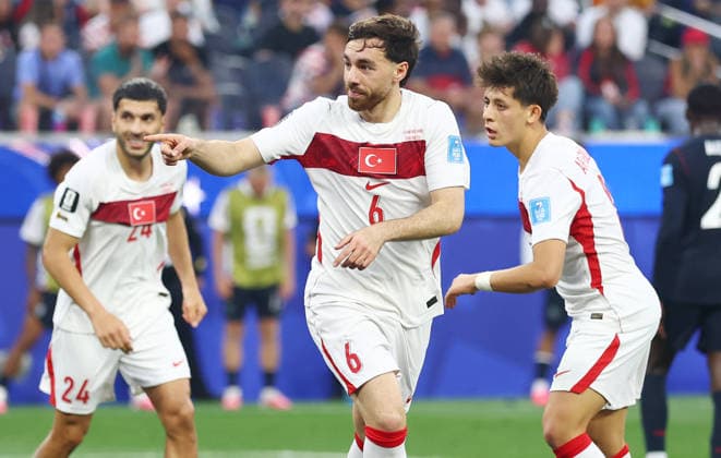 Turkey s Orkun Kokcu (6) celebrates after scoring a goal against the United States in the first half of a FIFA World Cup, WM, Weltmeisterschaft, Fussball match at Los Angeles Stadium in Los Angeles, on Thursday, June 25, 2026.  LAP20260625812 CHRISTIANxBRUNSKILL