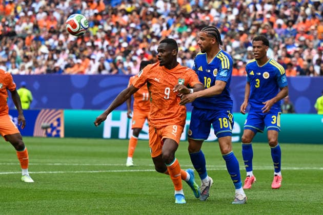 PHILADELPHIA, PA - JUNE 25: Ange-Yoan Bonny 9 of Cote d Ivoire and Armando Obispo 18 of Curacao battle for the ball during the FIFA World Cup, WM, Weltmeisterschaft, Fussball 2026 Group E match between Curacao and Cote d™Ivoire on June 25th, 2026 at Philadelphia Stadium in Philadelphia, PA.(Photo by Terence Lewis Icon Sportswire) SOCCER: JUN 25 FIFA World Cup 26 Group E - Curacao vs Cote d Ivoire EDITORIAL USE ONLY Icon260625033
