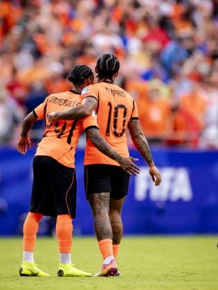 KANSAS - (lr) Crysencio Summerville of the Netherlands and Memphis Depay of the Netherlands during the FIFA 2026 World Cup Group F match between Tunisia and the Netherlands at Kansas City Stadium on June 25, 2026, in Kansas, United States. ROBIN VAN LONKHUIJSEN ANP FIFA World Cup, WM, Weltmeisterschaft, Fussball 2026 group stage 2026 xVIxANPxSportx xxANPxIVx 562009676 originalFilename: 562009676.jpg