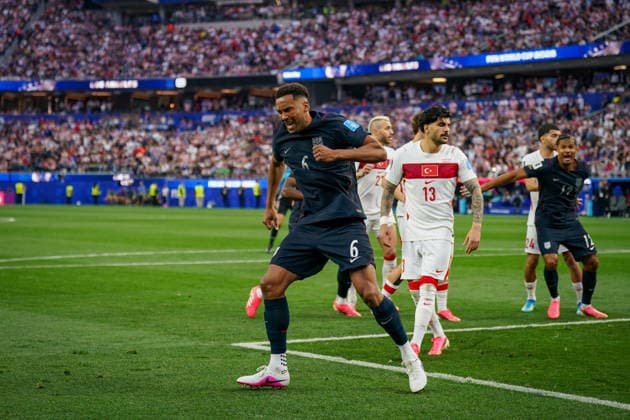 USA: Fußball FIFA World Cup, WM, Weltmeisterschaft, Fussball 2026 Gruppenphase Gruppe A Türkei vs USA SoFi Stadium (Inglewood, Los Angeles County, Kalifornien): Tor und Torjubel zum 1:0 durch Auston Trusty (USA, 6) Freude, Emotionen, Jubel *** USA Soccer 2026 FIFA World Cup Group Stage Group A Turkey vs. USA SoFi Stadium, Inglewood, Los Angeles County, California Goal and celebration of the 1–0 goal by Auston Trusty (USA), 6 Joy, emotions, cheering Copyright: xJOERANxSTEINSIEKx