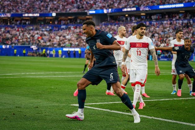 USA: Fußball FIFA World Cup, WM, Weltmeisterschaft, Fussball 2026 Gruppenphase Gruppe A Türkei vs USA SoFi Stadium (Inglewood, Los Angeles County, Kalifornien): Tor und Torjubel zum 1:0 durch Auston Trusty (USA, 6) Freude, Emotionen, Jubel *** USA Soccer 2026 FIFA World Cup Group Stage Group A Turkey vs. USA SoFi Stadium, Inglewood, Los Angeles County, California Goal and celebration of the 1–0 goal by Auston Trusty (USA), 6 Joy, emotions, cheering Copyright: xJOERANxSTEINSIEKx
