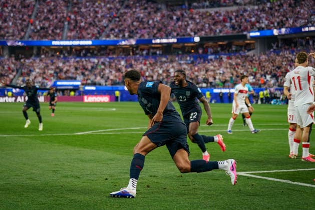 USA: Fußball FIFA World Cup, WM, Weltmeisterschaft, Fussball 2026 Gruppenphase Gruppe A Türkei vs USA SoFi Stadium (Inglewood, Los Angeles County, Kalifornien): Tor und Torjubel zum 1:0 durch Auston Trusty (USA, 6) Freude, Emotionen, Jubel *** USA Soccer 2026 FIFA World Cup Group Stage Group A Turkey vs. USA SoFi Stadium, Inglewood, Los Angeles County, California Goal and celebration of the 1–0 goal by Auston Trusty (USA), 6 Joy, emotions, cheering Copyright: xJOERANxSTEINSIEKx