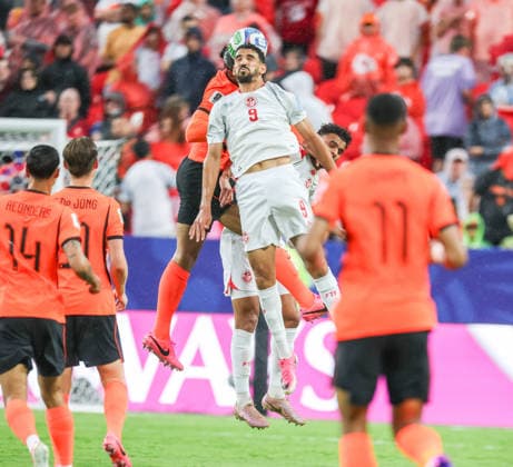 JUNE 25, 2026: Tunisia forward Hazem Mastouri (9) battles Netherlands defender Virgil Van Dijk (4) for the ball at Kansas City Stadium in Kansas City, MO. CSM FIFA World Cup, WM, Weltmeisterschaft, Fussball 2026: Tunisia Vs Netherlands JUN 25th  - ZUMAc04_ 20260625_zma_c04_324 Copyright: xRomanxPunox
