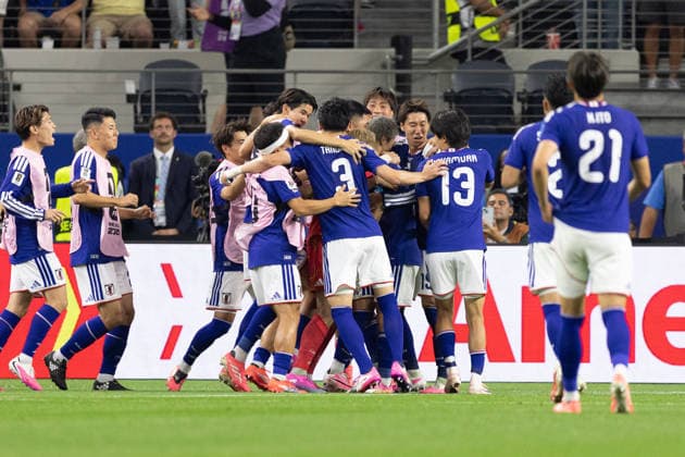 June 25, 2026, Arlington, Texas, USA: Japan midfielder DAIZEN MAEDA (11) is swarmed by teammates after scoring a goal during a Group F 2026 FIFA World Cup, WM, Weltmeisterschaft, Fussball match between Japan and Sweden at Dallas Stadium in Arlington, Texas. Arlington USA - ZUMAh193 20260625_zsp_h193_070 Copyright: xDanielxMcGregor-Huyerx