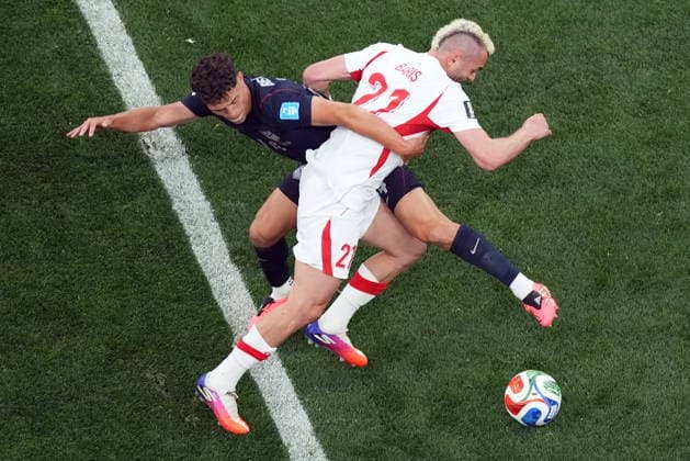 FIFA World Cup, WM, Weltmeisterschaft, Fussball 2026 - Group D - Turkey vs USA The USA s Sebastian Berhalter (14) and Turkey s Baris Alper Yilmaz (21) in action during the FIFA World Cup 2026 group stage match between the USA and Turkey in Los Angeles, USA, 25 June 2026. LOS ANGELES United States  Copyright: xSCOTTxSTRAZZANTEx