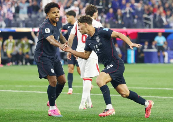 Sebastian Berhalter of the United States (14) celebrates with teammate Weston McKennie after scoring a goal against Turkey in the second half of a FIFA World Cup, WM, Weltmeisterschaft, Fussball match at Los Angeles Stadium in Los Angeles, on Thursday, June 25, 2026.  LAP20260625820 CHRISTIANxBRUNSKILL