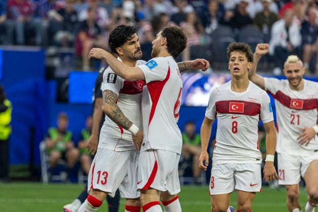 June 25, 2026, Los Angeles, California, USA: Turkey Orkun Kokcu (6) celebrates after scoring against the United States during the FIFA World Cup, WM, Weltmeisterschaft, Fussball Group D soccer match at SoFi Stadium in Inglewood, Calif., Thursday, June 25, 2026. World Cup 2026: United States Vs Turkey  - ZUMAc68_ 20260625_zaf_c68_027 Copyright: xRingoxChiux