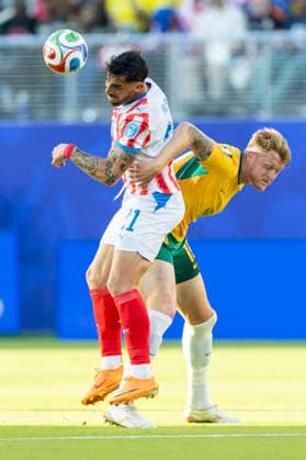 SANTA CLARA, CA - JUNE 25: Gabriel Avalos 21 of Paraguay heads the ball during the FIFA World Cup, WM, Weltmeisterschaft, Fussball Group D match between Paraguay and Australia on June 25, 2026 at San Francisco Bay Area Stadium in Santa Clara, CA. (Photo by Bob Kupbens Icon Sportswire) SOCCER: JUN 25 FIFA World Cup 26 Group D - Paraguay vs Australia EDITORIAL USE ONLY Icon260625015