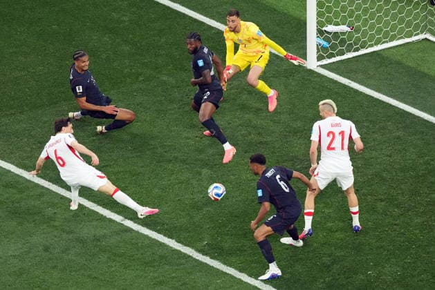 FIFA World Cup, WM, Weltmeisterschaft, Fussball 2026 - Group D - Turkey vs USA Turkey s Orkun Kokcu (6) scores a first-half goal during the FIFA World Cup 2026 group stage match between Turkey and the USA in Los Angeles, USA, 25 June 2026. LOS ANGELES United States  Copyright: xSCOTTxSTRAZZANTEx