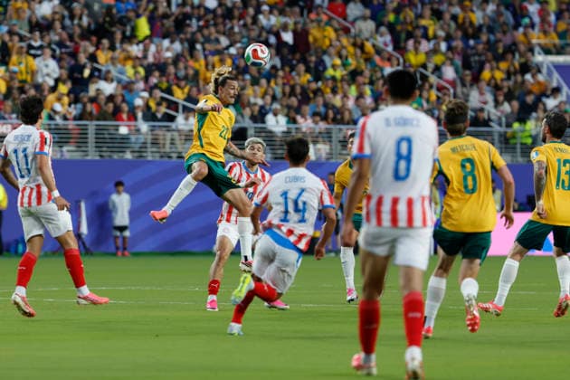SOCCER PARAGUAY AUSTRALIA WORLD CUP, Jackson Irvine of Australia heads the ball during the Group D match between Paraguay and Australia as part of the Men™s FIFA 2026 World Cup at San Francisco Bay Area Stadium in California, USA, Friday, June 26, 2026. ( NO ARCHIVING, EDITORIAL USE ONLY SAN FRANCISCO CALIFORNIA UNITED STATES  Copyright: xJASONxHENRYx 20260626135301325143