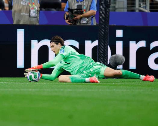 June 25, 2026, Arlington, Texas, USA: Sweden goalkeeper JACOB WIDELL ZETTERSTRo M (1) makes a stop during the 2026 FIFA World Cup, WM, Weltmeisterschaft, Fussball Group F match between Japan and Sweden at Dallas Stadium on June 25, 2026 in Arlington, Texas. Arlington USA - ZUMAa325 20260625_zsa_a325_026 Copyright: xDavidxBalleringxIix