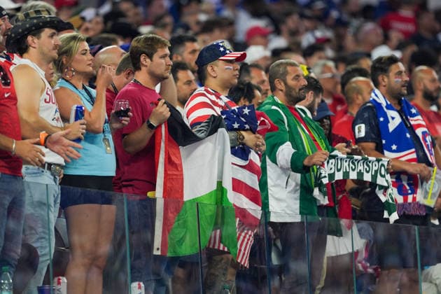 Turkiye v USA - FIFA World Cup, WM, Weltmeisterschaft, Fussball 2026 - Group D LOS ANGELES, CALIFORNIA - JUNE 25: Fans unfurl Palestinian flag during the 2026 FIFA World Cup First Stage Group D match between Turkiye and USA at the Los Angeles Stadium (SoFi Stadium) in Inglewood, California, United States on June 25, 2026. Tayfun Coskun Anadolu California United States. Editorial use only. Please get in touch for any other usage.  Copyright: x2026xAnadoluxTayfunxCoskunx