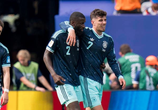 Antonio Ruediger (Germany, 2) und Kai Havertz (Germany, 7) gehen Arm in Arm in die Halbzeitpause. FIFA World Cup, WM, Weltmeisterschaft, Fussball 2026: Ecuador vs Deutschland 25 June 2026, FIFA World Cup 2026: Ecuador vs Deutschland (Group E, Matchday 3) at New York New Jersey Stadium in East Rutherford, New Jersey, USA. *** Antonio Rüdiger (Germany, 2) and Kai Havertz (Germany, 7) walk arm in arm into halftime at the 2026 FIFA World Cup: Ecuador vs. Germany, June 25, 2026; 2026 FIFA World Cup: Ecuador vs. Germany, Group E, Matchday 3 at New York New Jersey Stadium in East Rutherford, New Jersey, USA Copyright: HMBxMedia xMarcoxBader