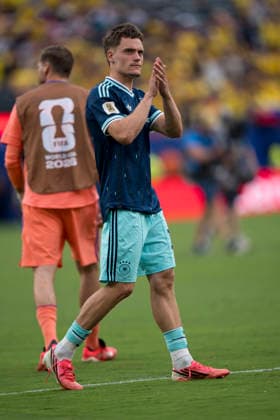 Einzelbild, Single image: Florian Wirtz (Germany, 17) enttaeuscht, enttaeuscht schauend, dissapointed, traurig, frustiert, frust, gefrustet, frustrated nach Abpfiff FIFA World Cup, WM, Weltmeisterschaft, Fussball 2026: Ecuador vs Deutschland 25 June 2026, FIFA World Cup 2026: Ecuador vs Deutschland (Group E, Matchday 3) at New York New Jersey Stadium in East Rutherford, New Jersey, USA. *** Single image: Florian Wirtz of Germany, 17, looking disappointed, sad, and frustrated after the final whistle of the 2026 FIFA World Cup match between Ecuador and Germany on June 25, 2026, FIFA World Cup 2026 Ecuador vs. Germany, Group E, Matchday 3 at New York New Jersey Stadium in East Rutherford, New Jersey, USA Copyright: HMBxMedia xMarcoxBader
