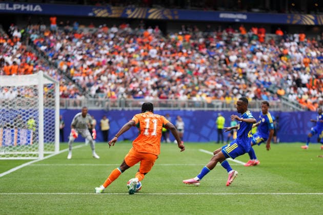 June 25, 2026: Ivory Coast Forward Yan Diomande (11) controls the ball during the second half of a World Cup Match against Curacao at Philadelphia Stadium in Philadelphia, Pennsylvania. CSM Philadelphia United States of America - ZUMAc04_ 20260625_zma_c04_269 Copyright: xKylexRoddenx