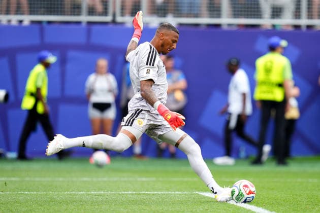 June 25, 2026: Curacao Goalie Eloy Room (1) kicks the ball during the during the first half of a World Cup Match against Ivory Coast at Philadelphia Stadium in Philadelphia, Pennsylvania. CSM Philadelphia United States of America - ZUMAc04_ 20260625_zma_c04_271 Copyright: xKylexRoddenx