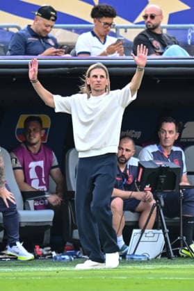 coach Sebastian Beccacece (Ecuador) gestures during the FIFA World Cup, WM, Weltmeisterschaft, Fussball 2026 Group E match between Ecuador and Germany at New York New Jersey Stadium on June 25, 2026 in East Rutherford, United States. (Photo by Harry Langer DeFodi Images) - *** Coach Sebastian Beccacece of Ecuador gestures during the 2026 FIFA World Cup Group E match between Ecuador and Germany at New York New Jersey Stadium on June 25, 2026, in East Rutherford, United States. Photo by Harry Langer, DeFodi Images