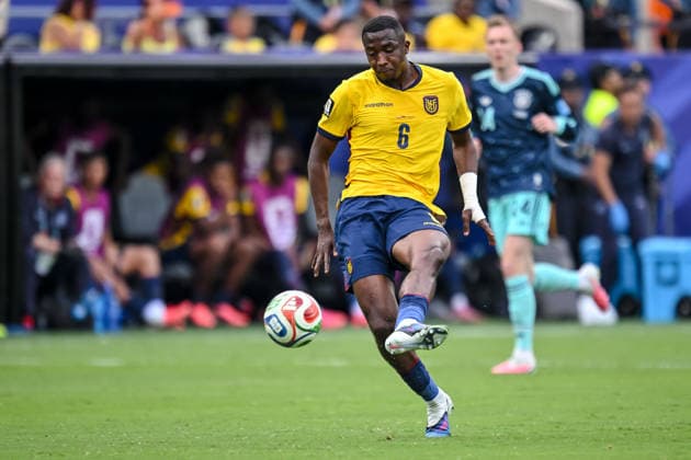 Willian Pacho (Ecuador) controls the Ball during the FIFA World Cup, WM, Weltmeisterschaft, Fussball 2026 Group E match between Ecuador and Germany at New York New Jersey Stadium on June 25, 2026 in East Rutherford, United States. (Photo by Harry Langer DeFodi Images) - *** Willian Pacho of Ecuador controls the ball during the 2026 FIFA World Cup Group E match between Ecuador and Germany at New York New Jersey Stadium on June 25, 2026, in East Rutherford, United States. Photo by Harry Langer, DeFodi Images
