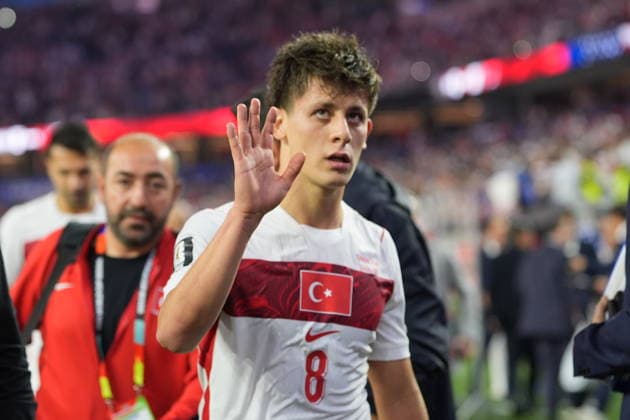 Turkiye v USA - FIFA World Cup, WM, Weltmeisterschaft, Fussball 2026 - Group D LOS ANGELES, CALIFORNIA - JUNE 25: Arda Guler of Turkiye greets the fans after winning the 2026 FIFA World Cup First Stage Group D match between Turkiye and USA at the Los Angeles Stadium (SoFi Stadium) in Inglewood, California, United States on June 25, 2026. Tayfun Coskun Anadolu California United States. Editorial use only. Please get in touch for any other usage.  Copyright: x2026xAnadoluxTayfunxCoskunx