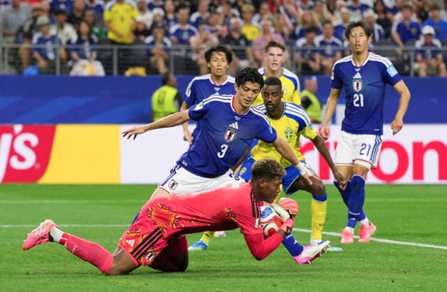 (260626) -- DALLAS, June 26, 2026 -- Suzuki Zion (front), goalkeeper of Japan, saves the ball during the group F match between Japan and Sweden at the 2026 FIFA World Cup, WM, Weltmeisterschaft, Fussball at Dallas Stadium in Dallas, the United States, on June 25, 2026. ) (SP)U.S.-DALLAS-FOOTBALL-FIFA WORLD CUP-GROUP F-JPN VS SWE WuxXiaoling 