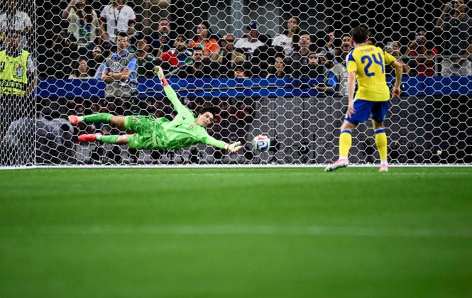 (260626) -- DALLAS, June 26, 2026 -- Jacob Widell Zetterstrom (L), goalkeeper of Sweden, saves the ball during the group F match between Japan and Sweden at the 2026 FIFA World Cup, WM, Weltmeisterschaft, Fussball at Dallas Stadium in Dallas, the United States, on June 25, 2026. ) (SP)U.S.-DALLAS-FOOTBALL-FIFA WORLD CUP-GROUP F-JPN VS SWE WuxXiaoling 